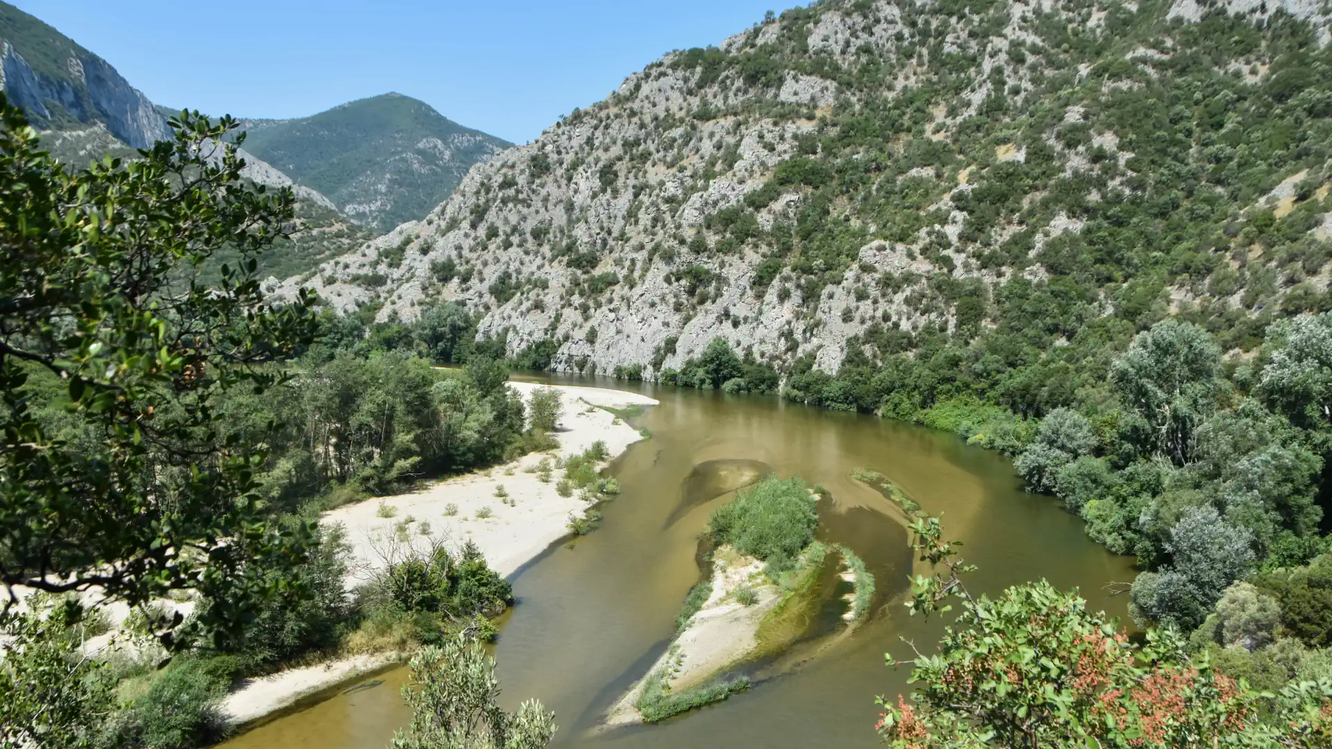 Άποψη του ποταμού Νέστου που περνά μέσα από το φαράγγι